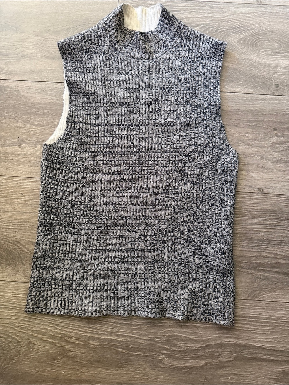 Theory Gray Marled Sleeveless Mock Neck Sweater